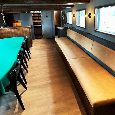 Houseboat Crescendo, A Floating Experience بوتيل أولو